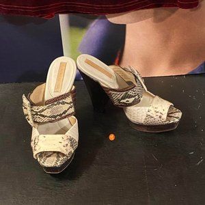 BEAUTIFUL ANIMAL PRINT SANDALS